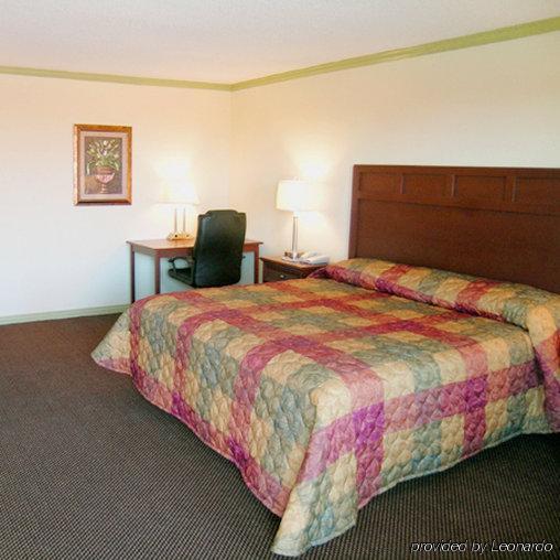 Victorian Inn Midland Room photo